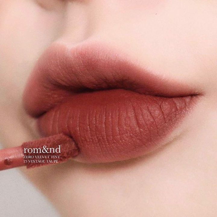 Hình ảnh minh họa củaSon Kem Lì Cực Nhẹ Môi Romand Zero Velvet Tint #23 VINTAGE TAUPE